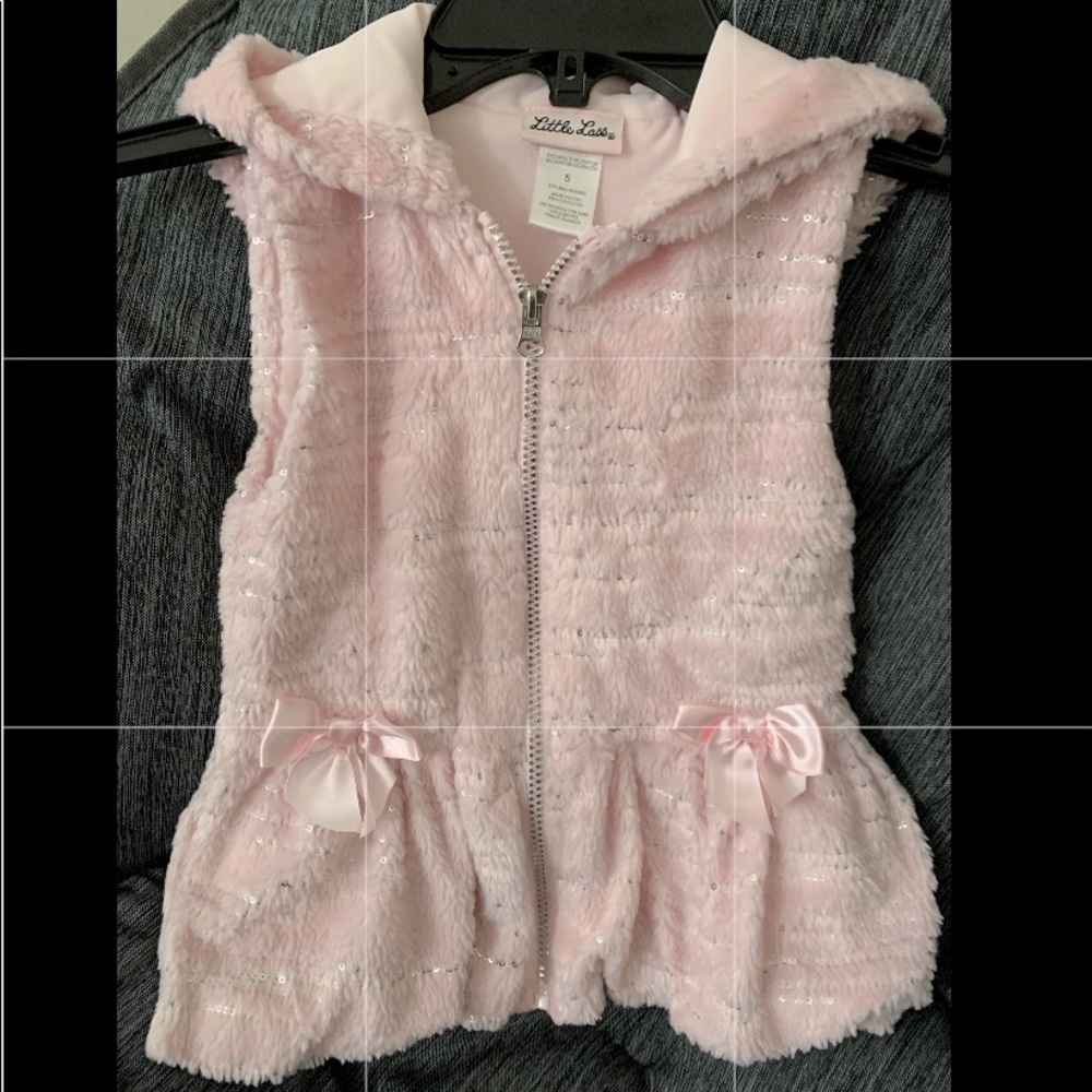 Little girls stylish and cozy zip up vest!~size 5~